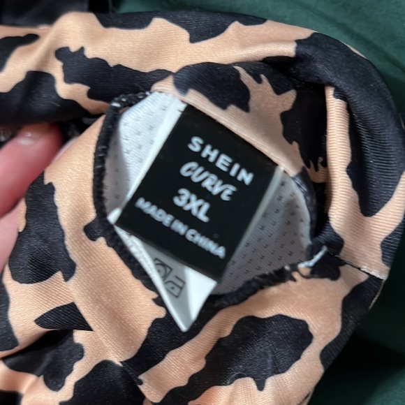 Shein curve 3XL LEOPARD PRINT WORKOUT SET - Picture 2 of 2